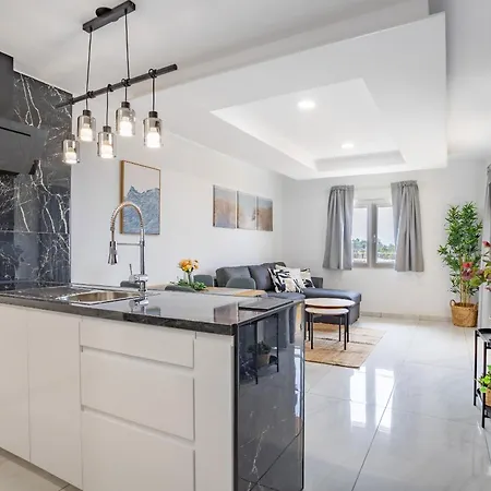 High Floor Family With Ocean Views By Lovetenerife * 아데제