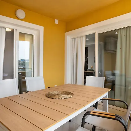 아파트 High Floor Family With Ocean Views By Lovetenerife 아데제